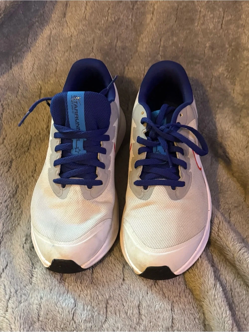 Nike Star Runner 4 youth running shoes in size 7Y